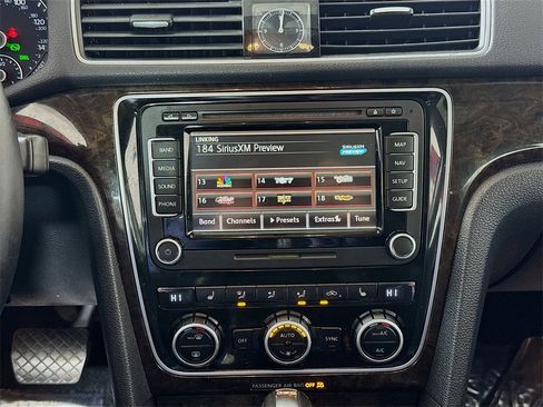 Used 2014 Volkswagen Passat TDI SEL Premium image 15