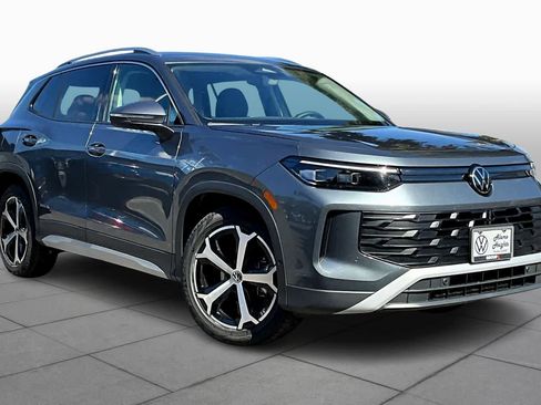 New 2026 Volkswagen Tiguan SE image 2