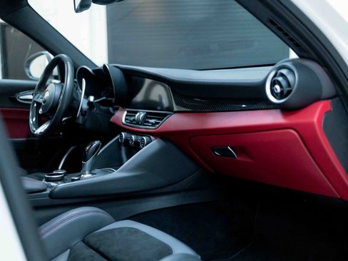 Used 2017 Alfa Romeo Giulia Quadrifoglio image 63