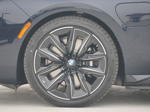 New 2026 BMW 750e xDrive 750e xDrive w/ Premium Package image 5