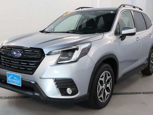 Used 2023 Subaru Forester Premium AWD/4WD image 3
