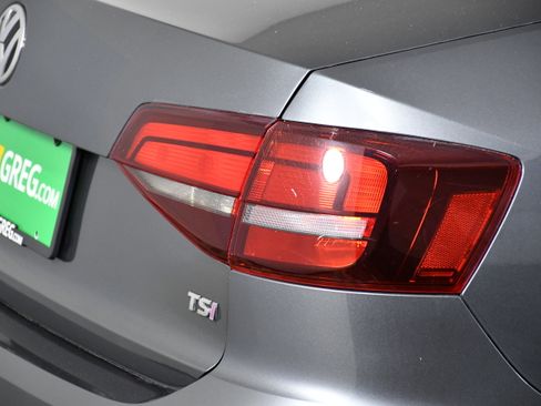 Used 2017 Volkswagen Jetta S image 30