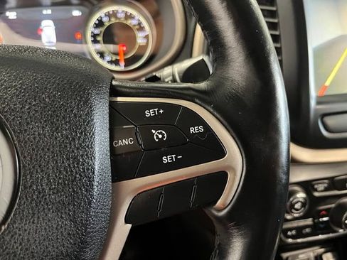 Used 2017 Jeep Cherokee Limited FWD image 27