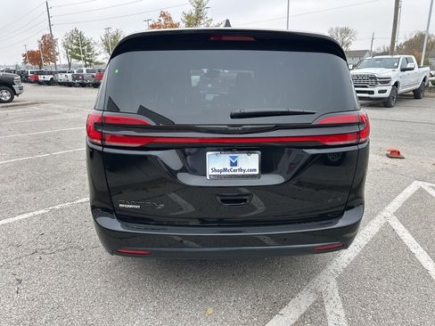 New 2026 Chrysler Pacifica Select image 23