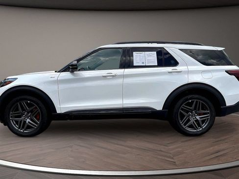 Used 2025 Ford Explorer ST-Line w/ ST-Line Street Pack AWD/4WD image 8
