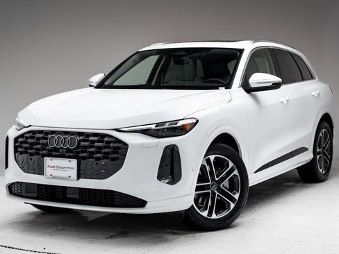 New 2025 Audi Q5 Prestige image 1