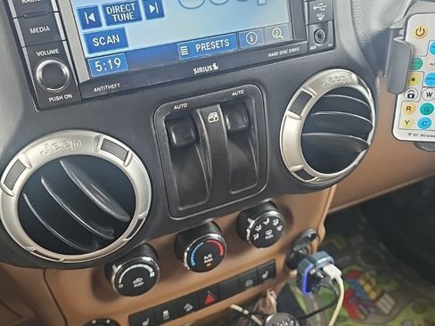 Used 2012 Jeep Wrangler Sahara w/ Connectivity Group AWD/4WD image 9