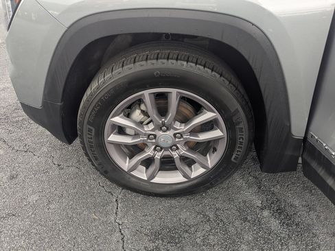 Used 2023 GMC Terrain SLT w/ Infotainment Package II AWD/4WD image 10
