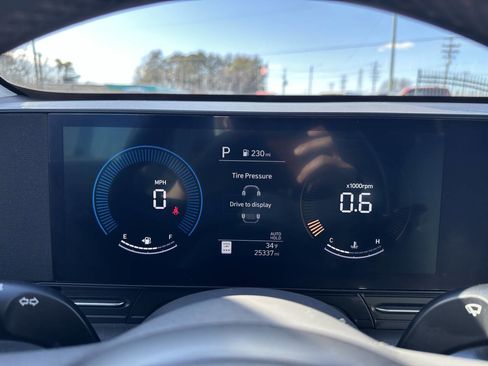 Used 2025 Hyundai Kona SEL image 19