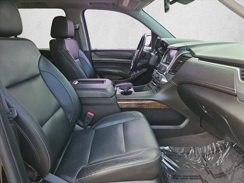 Used 2020 Chevrolet Suburban LT w/ Luxury Package AWD/4WD image 28