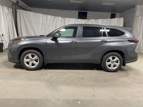 Used 2024 Toyota Highlander XLE image 4