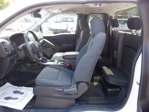 Used 2024 Nissan Frontier S RWD image 8