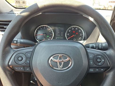 Used 2022 Toyota RAV4 XLE AWD/4WD image 17