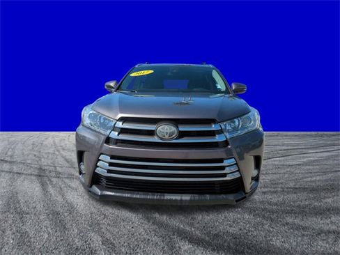 Used 2017 Toyota Highlander Limited image 9