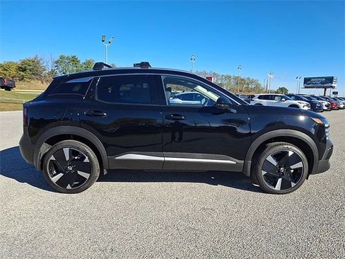 New 2026 Nissan Kicks SR w/ Cold Weather Package image 37