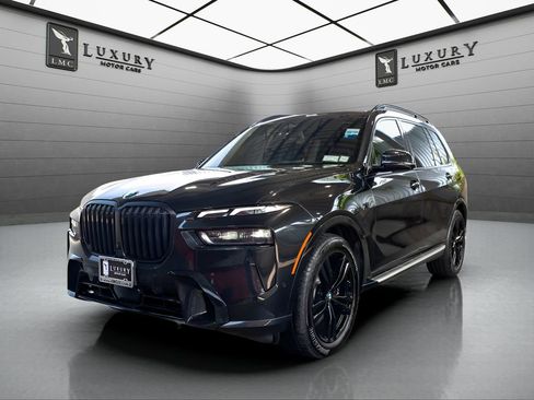 Used 2024 BMW X7 xDrive40i w/ M Sport Package AWD/4WD image 4