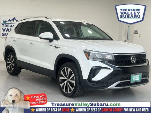 Used 2024 Volkswagen Taos SE FWD image 1