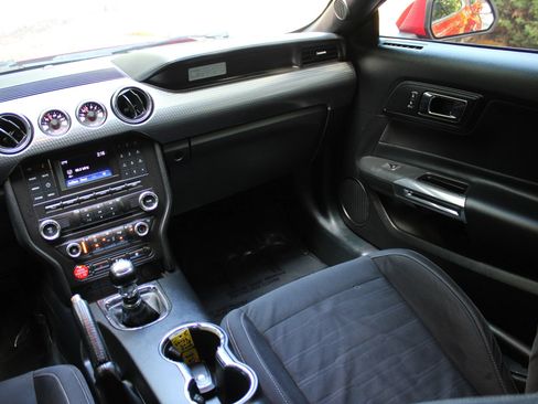 Used 2017 Ford Mustang GT w/ GT Performance Package RWD image 14