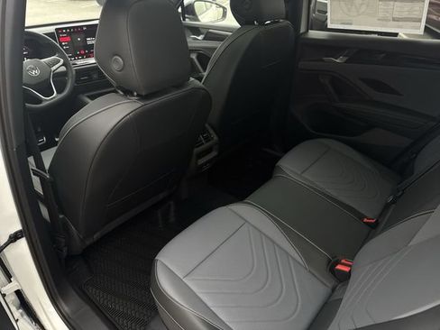 New 2026 Volkswagen Tiguan SE R-Line FWD image 22