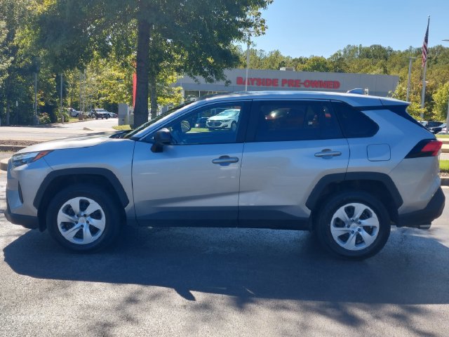Used 2025 Toyota RAV4 LE AWD/4WD image 10