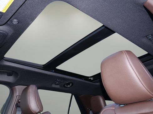 Used 2024 Ford Explorer King Ranch w/ Technology Package image 31