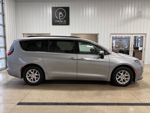 Used 2021 Chrysler Voyager Lxi image 5