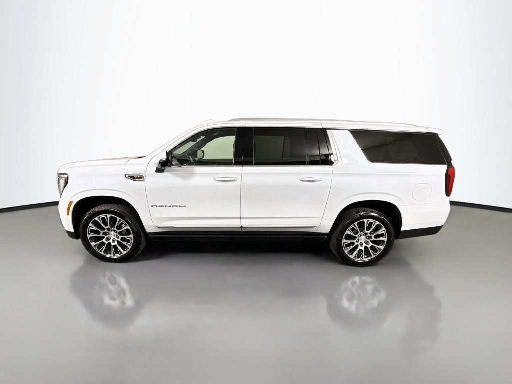 Used 2026 GMC Yukon XL Denali w/ Sun & Power Step Package AWD/4WD image 4