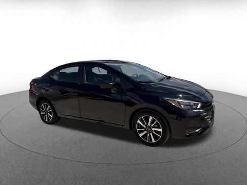 Used 2025 Nissan Versa SV FWD image 2