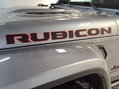 Used 2020 Jeep Gladiator Rubicon w/ Cold Weather Group AWD/4WD image 6