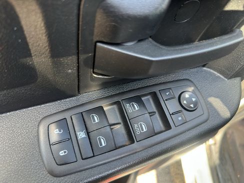 Used 2022 RAM 1500 Tradesman w/ Chrome Appearance Group AWD/4WD image 17