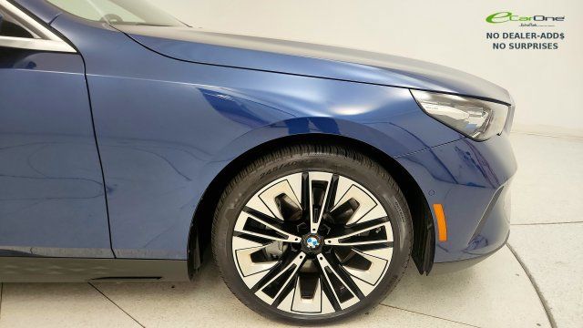 Used 2026 BMW 540i xDrive AWD/4WD image 21