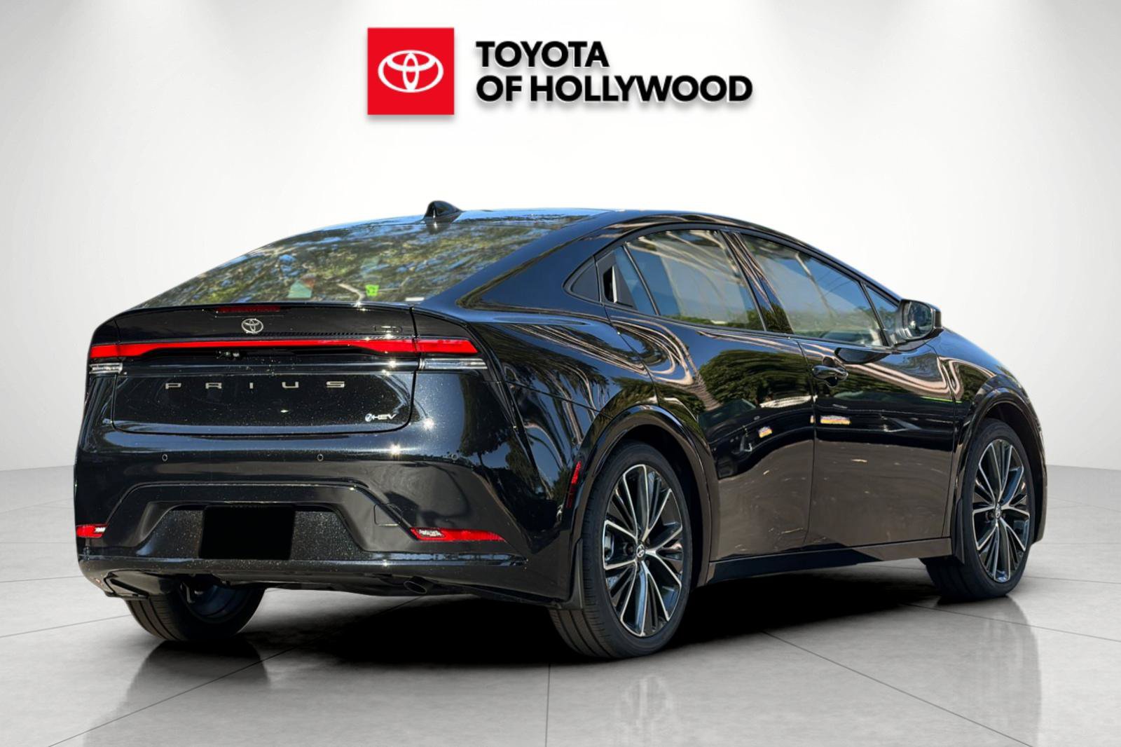 New 2027 Toyota Prius Limited w/ Limited Premium Package FWD image 4