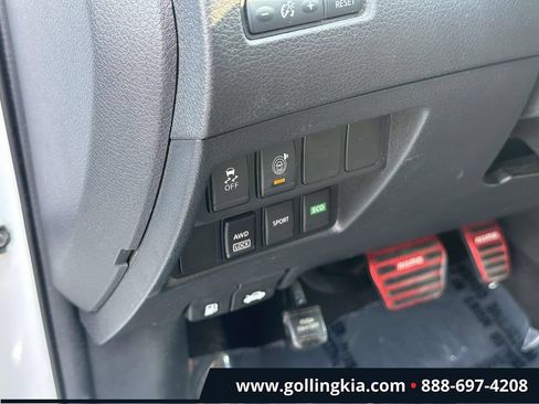 Used 2017 Nissan Rogue SV AWD/4WD image 18