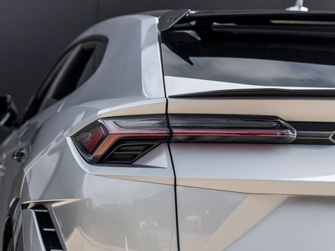 Used 2024 Lamborghini Urus Performante AWD/4WD image 12