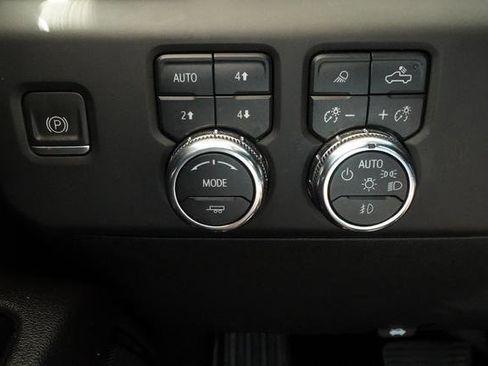 Used 2023 GMC Sierra 1500 AT4 w/ Technology Package AWD/4WD image 23