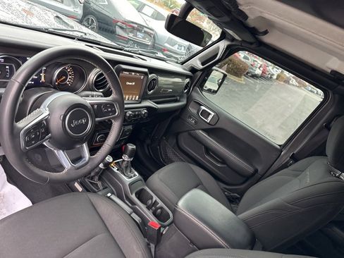 Used 2023 Jeep Gladiator Overland image 20