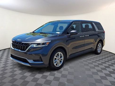 Used 2023 Kia Carnival LX FWD image 3