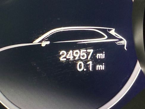 Used 2022 Porsche Cayenne Platinum Edition image 28