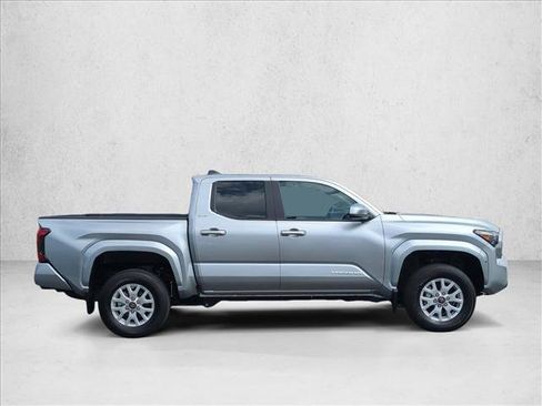 Used 2025 Toyota Tacoma SR5 AWD/4WD image 4