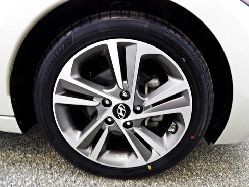 Used 2017 Hyundai Elantra Limited w/ Limited Tech Package 04 image 21