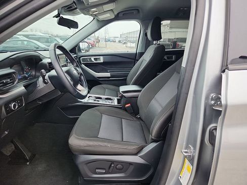 Used 2023 Ford Explorer XLT image 8