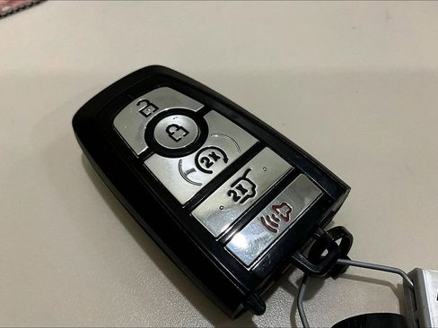 Used 2021 Lincoln Corsair FWD w/ Premium Package image 11