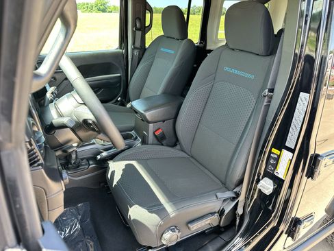 Used 2025 Jeep Wrangler Unlimited Rubicon 4xe w/ Safety Group AWD/4WD image 11