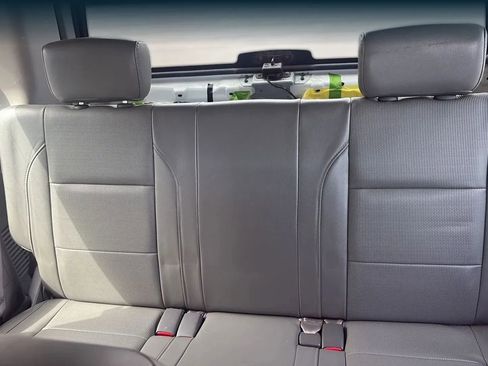 Used 2004 Nissan Armada SE w/ (SR1) Sunroof Pkg (SE) image 10