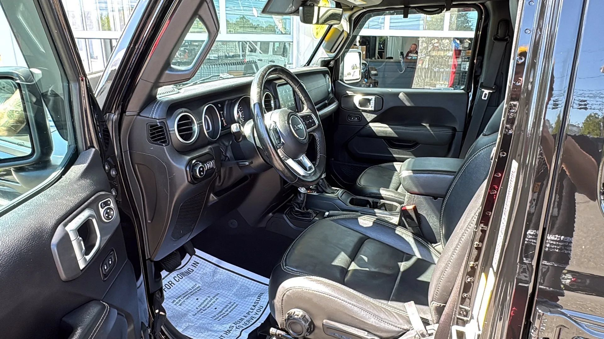 Used 2020 Jeep Gladiator Overland AWD/4WD image 22
