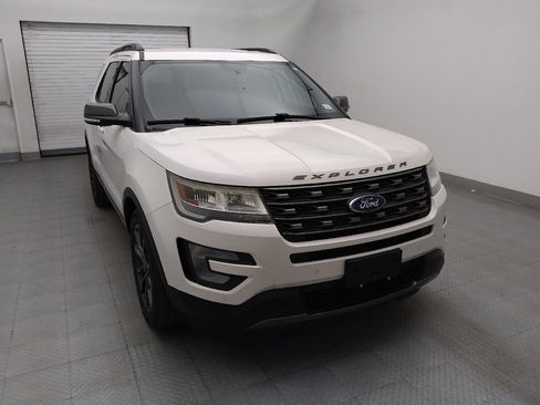 Used 2017 Ford Explorer XLT w/ Equipment Group 202A FWD image 14