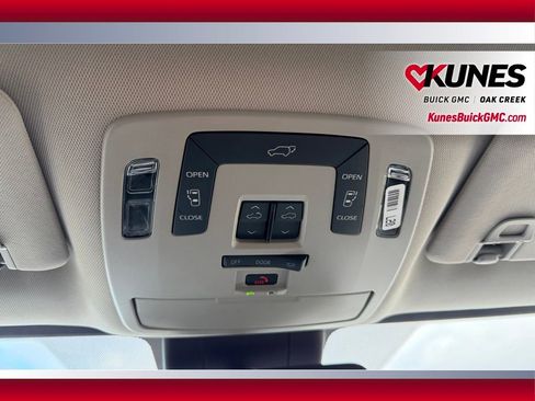 Used 2024 Toyota Sienna XLE image 32