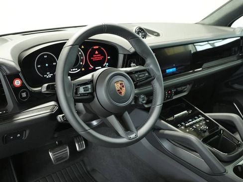 New 2026 Porsche Cayenne GTS image 4