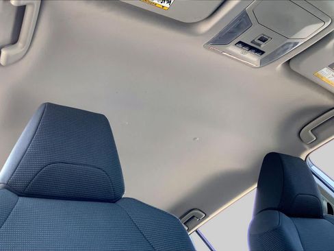 Used 2019 Toyota RAV4 LE FWD image 14