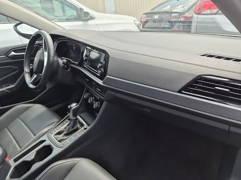 Used 2024 Volkswagen Jetta SE image 14